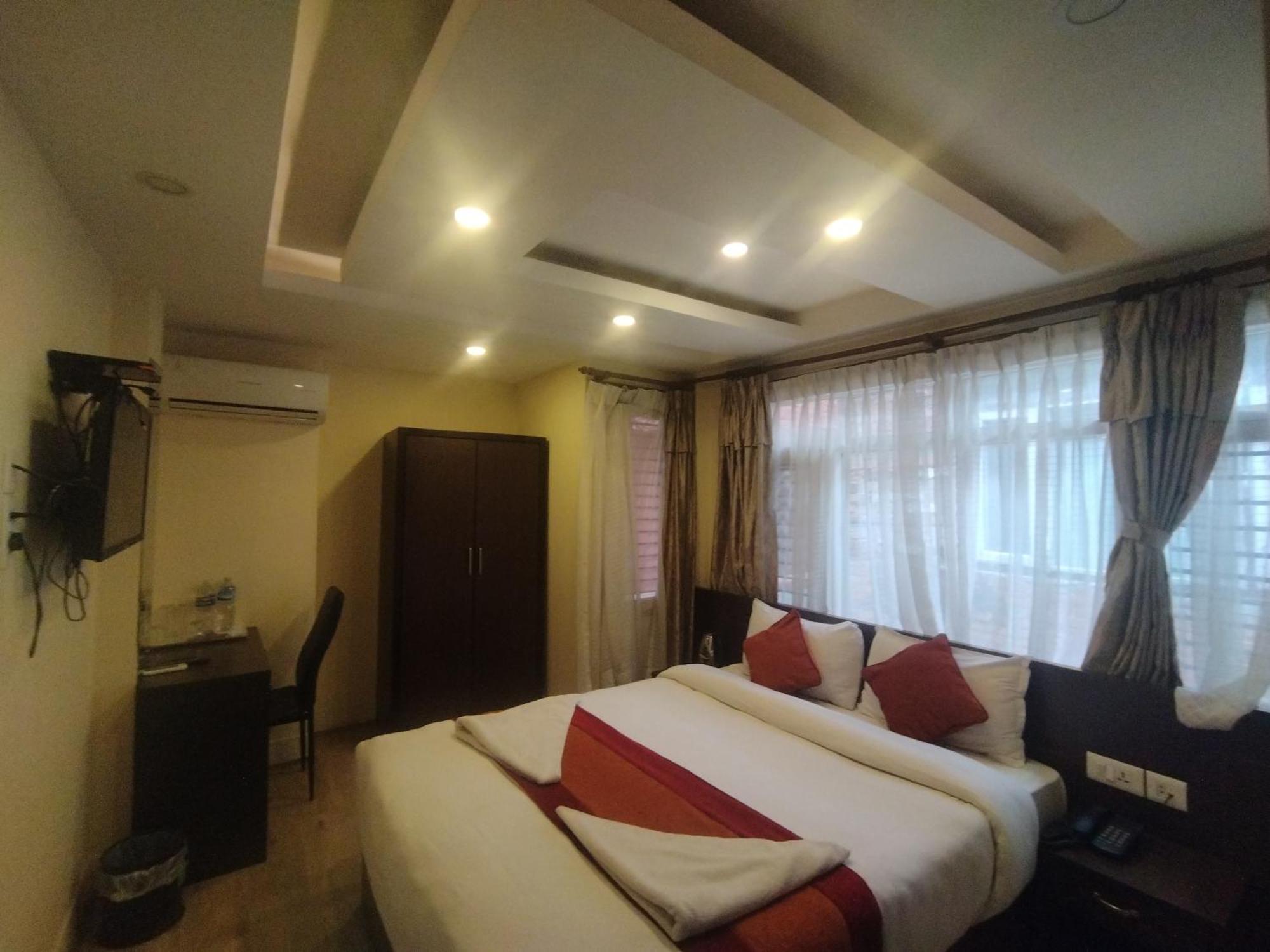 Hotel Sapana Garden Thamel Катманду Экстерьер фото