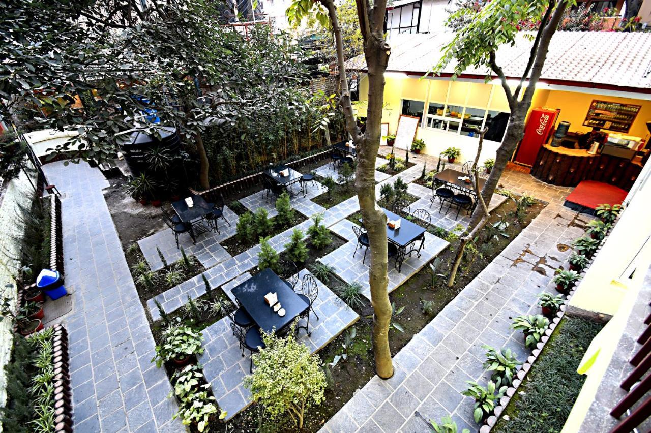 Hotel Sapana Garden Thamel Катманду Экстерьер фото